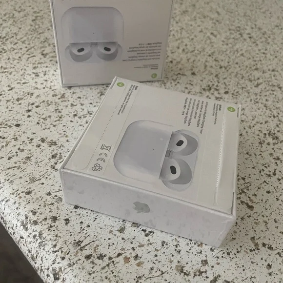 Apple White Wireless Earbuds